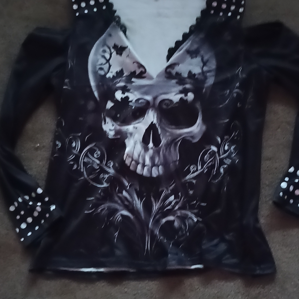Black Skull Print Long Sleeve Top